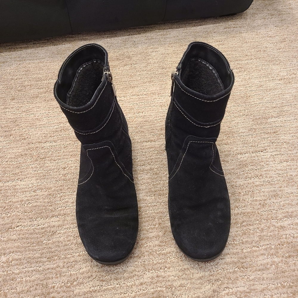 College suede boots/ Sz 8.5